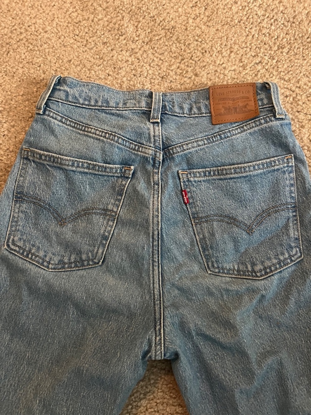 Levi’s 70s Slim Straight Medium Wash jeans